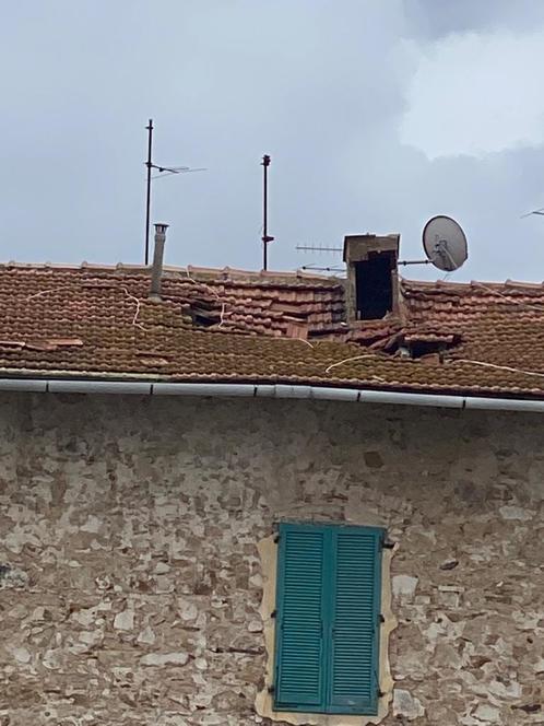 SFONDATO IL TETTO DEL COPPEDÈ: CHI STA SOTTO È IN PERICOLO. Ferrari e de Santi: “Qualcuno faccia qualcosa prima che sia troppo tardi”